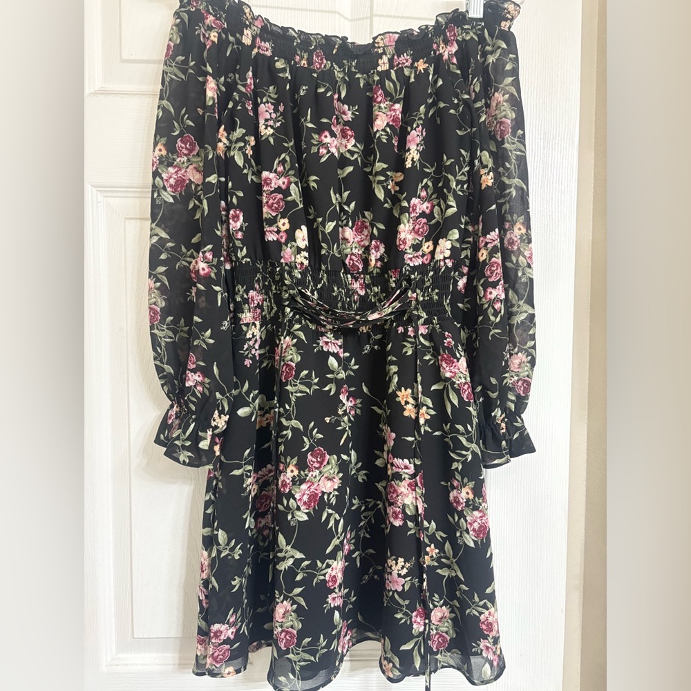 Forever 21 Black Floral Smocked Top Size S